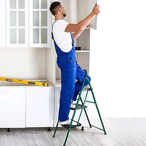 It turns out that the ladder can also be used in this way, brushed and painted on the wall, which can be both decorated and stored, too worth it